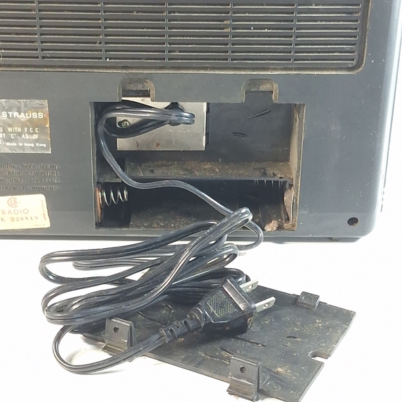 Vintage Strauss Model JM-&212 Multi Band Radio - Picture 9 of 12